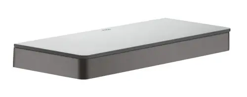 Ablage aus Metall in Brushed Black Chrome, flach mit gerader Oberfläche. Markenlogo "AXOR" auf der Oberseite sichtbar.